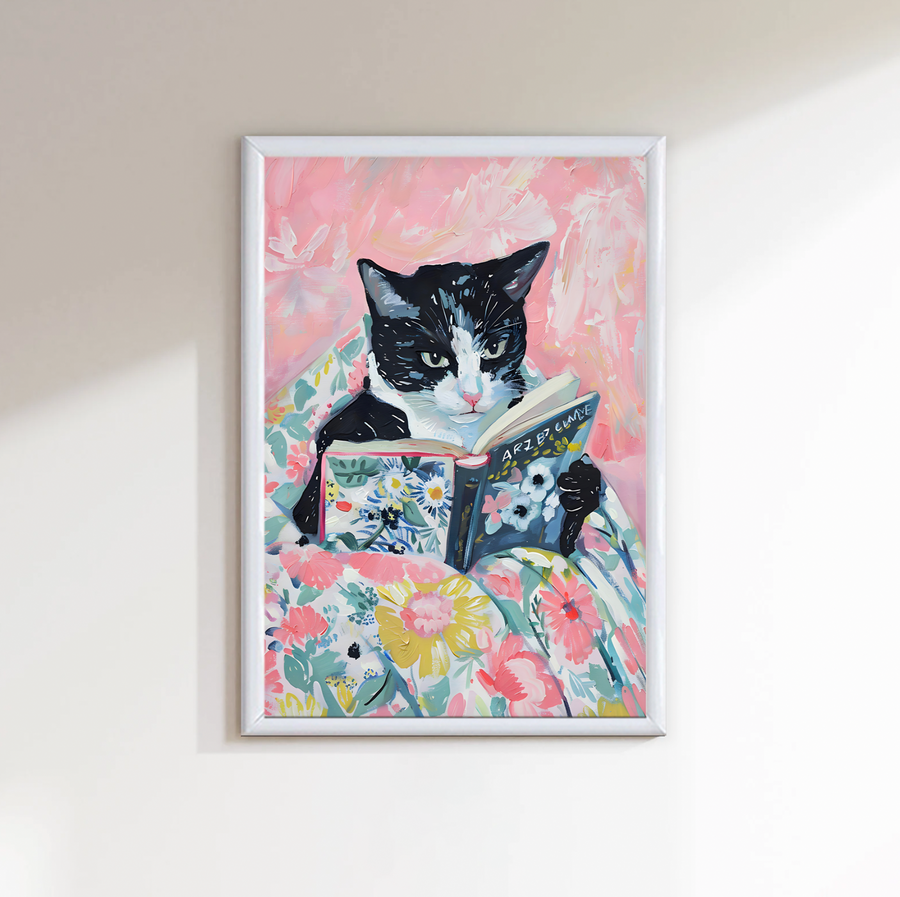 Tuxedo Cat Leyendo