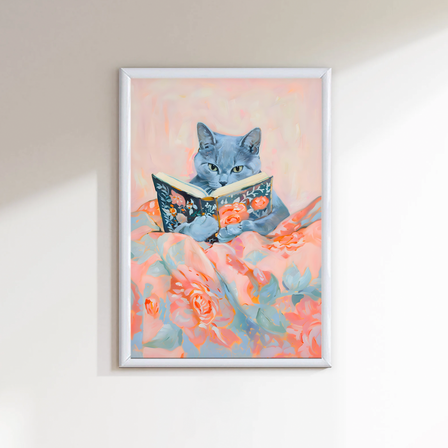 Russian Blue Cat Leyendo