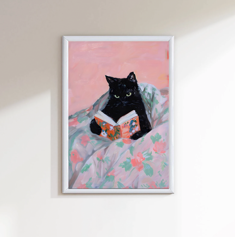 Black Cat Leyendo