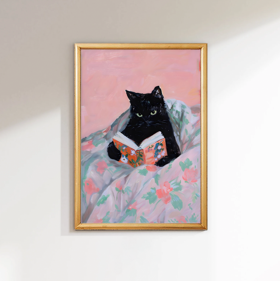 Black Cat Leyendo