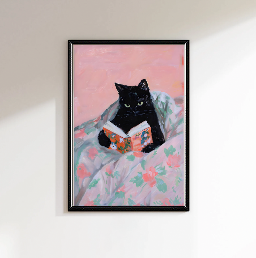 Black Cat Leyendo