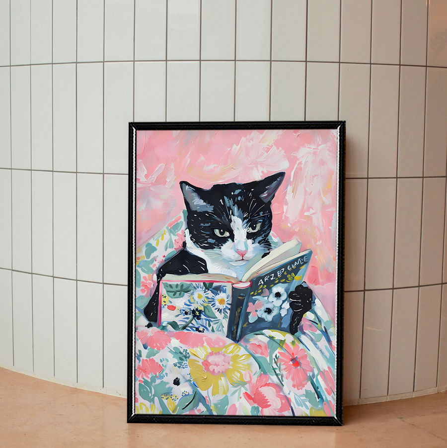 Tuxedo Cat Leyendo