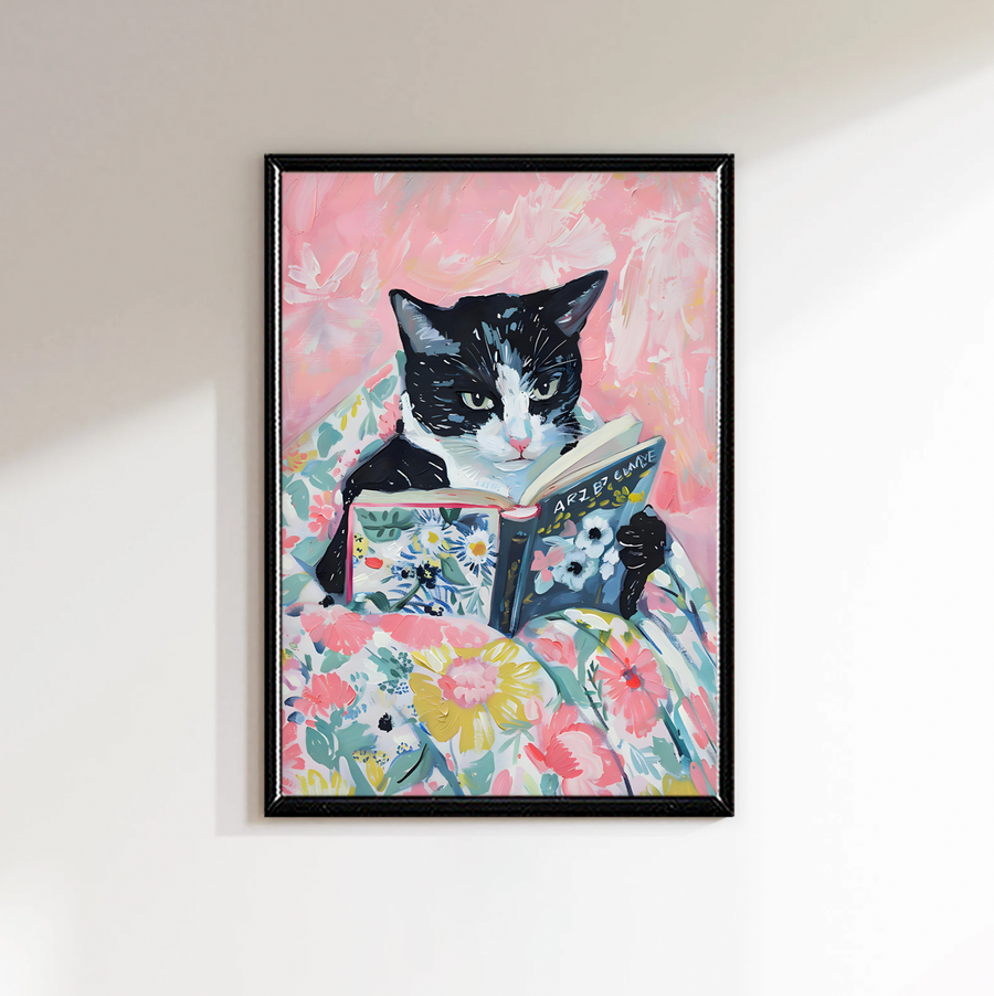 Tuxedo Cat Leyendo
