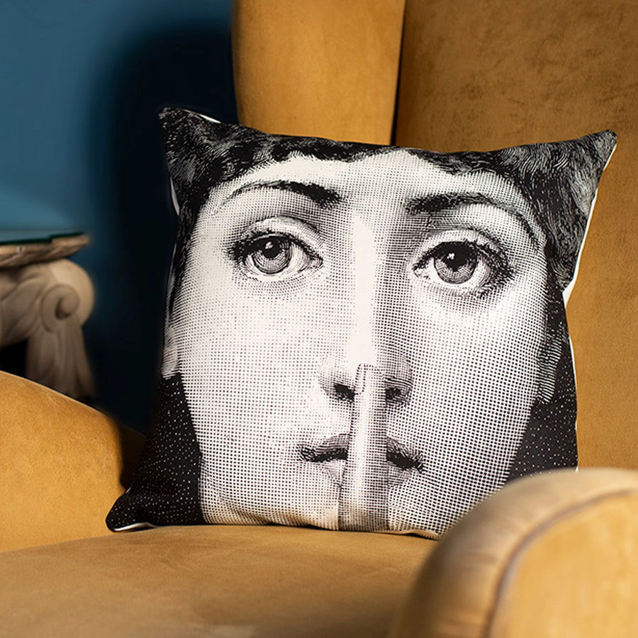 Cojin decorativo cara mujer blanco y negro Fornasetti